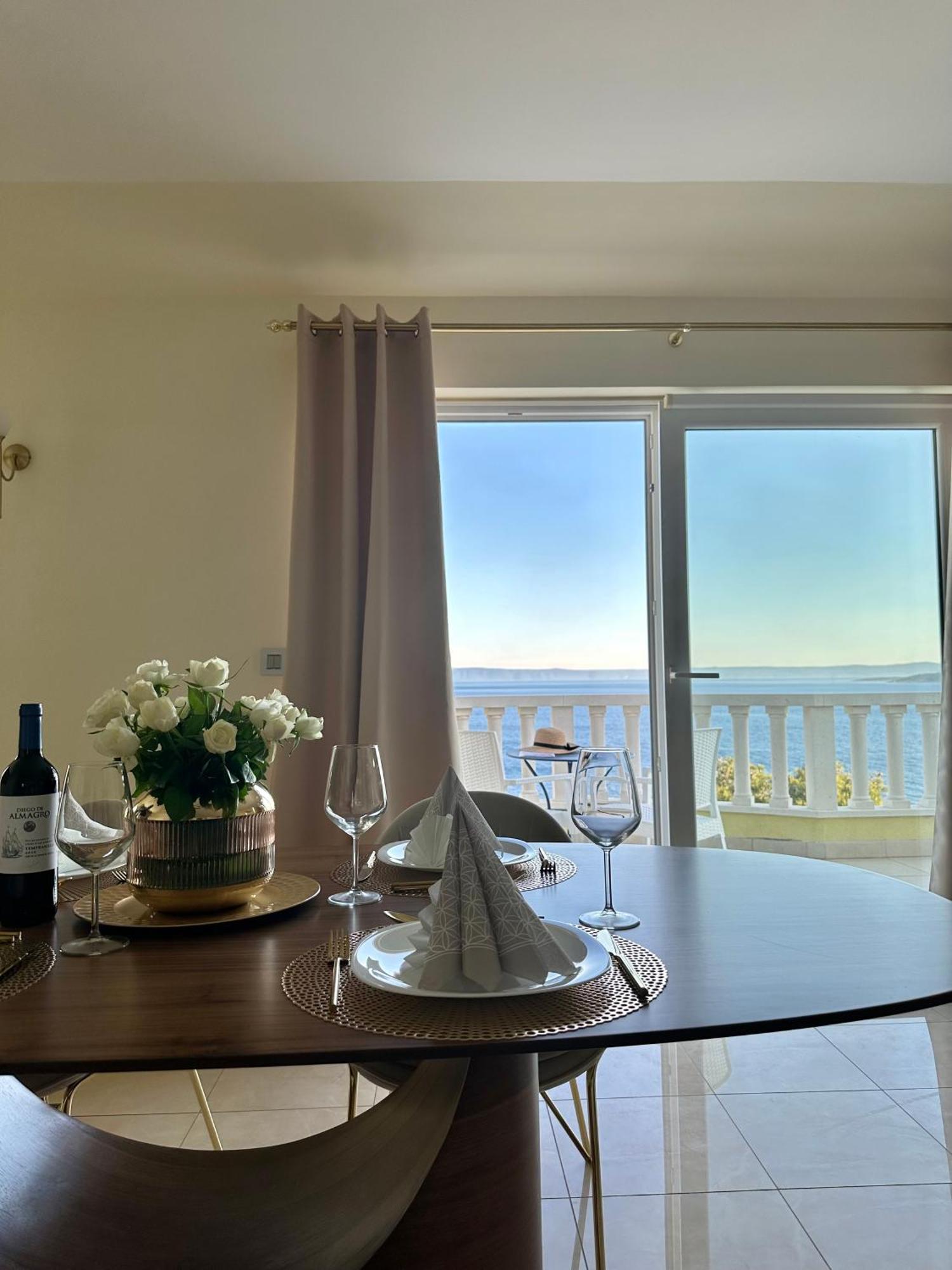 Apartment - Sabrina Brela